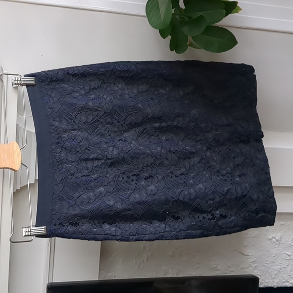 Club Monaco dark blue lace pencil skirt - Picture 1 of 5